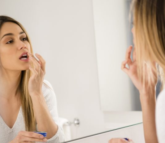 درمان خشکی لب