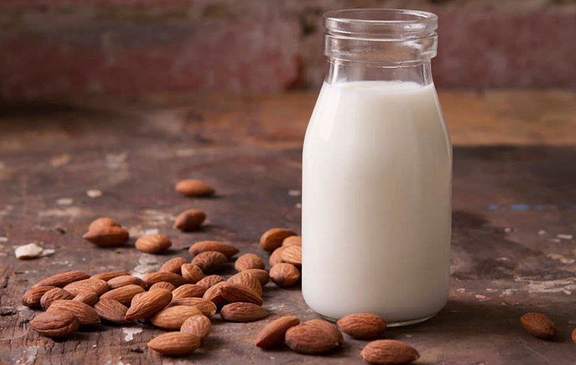 شیر بادام رژیمی - شیر بادام خانگی