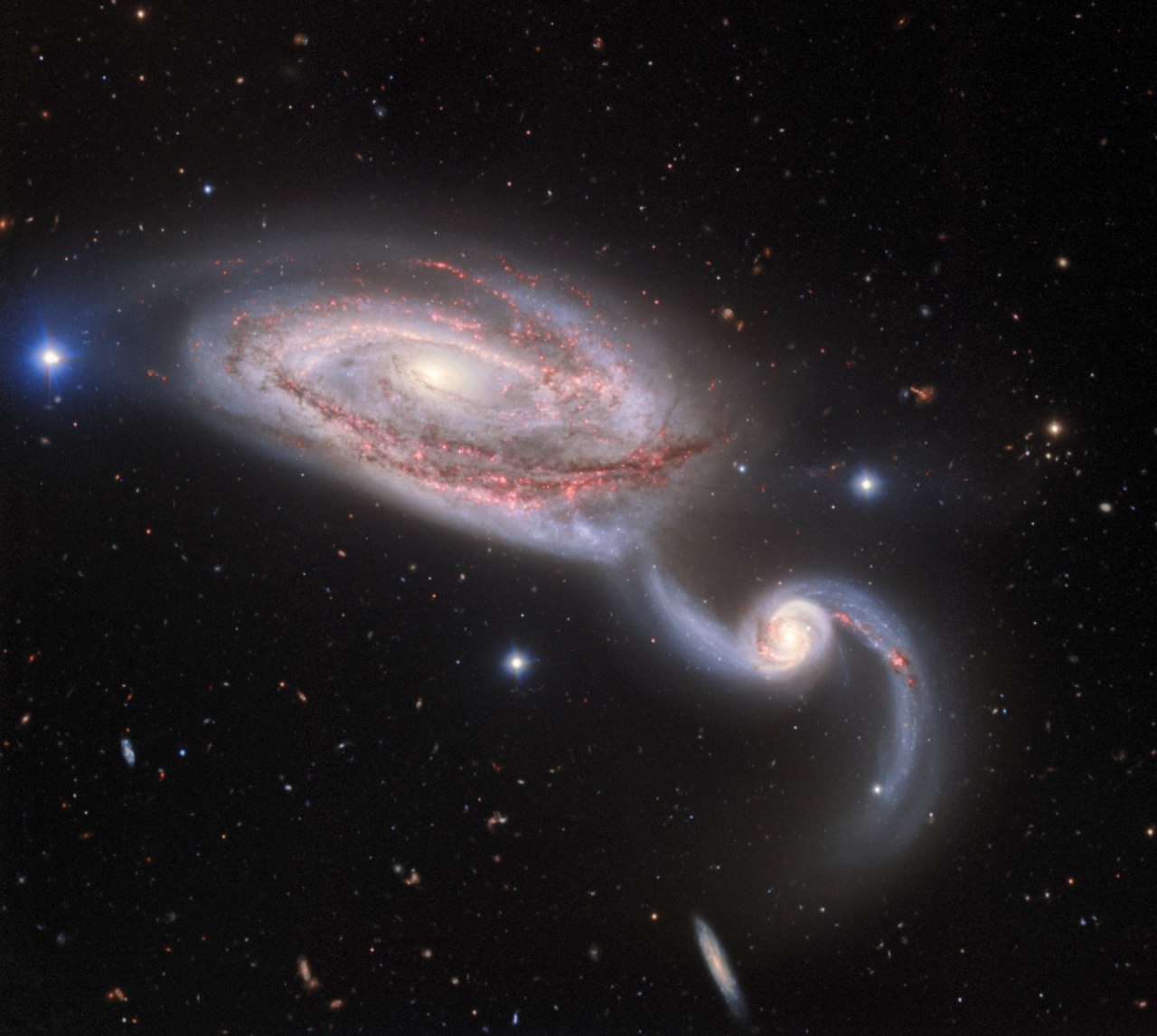 ادقام دو کهکشان - تصاویر تلسکوپ هابل