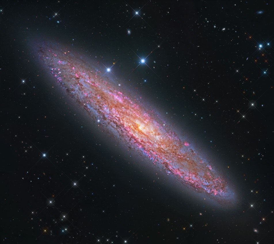 کهکشان درخشان NGC 253 - تصاویر تلسکوپ هابل