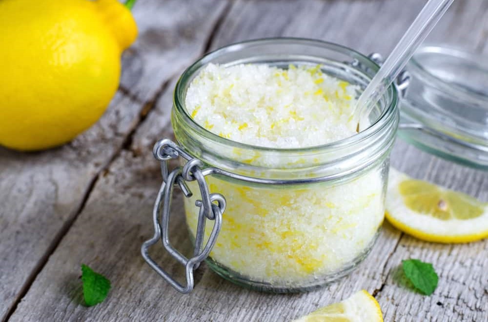 اسکراب لیمو و شکر - لایه‌ برداری پوست