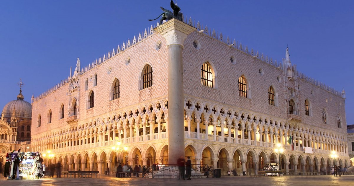 قصر داسال - مکان های دیدنی ایتالیا