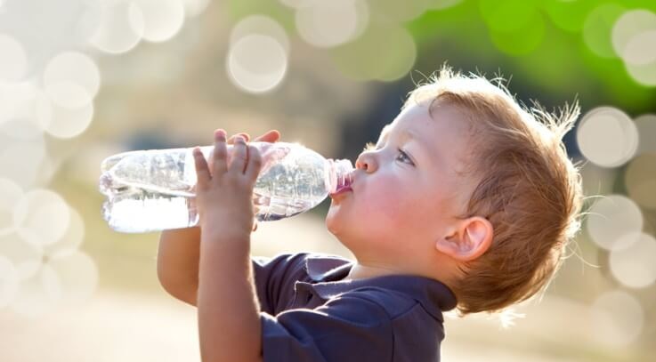 نوشیدن آب - درمان واریس پا با ورزش