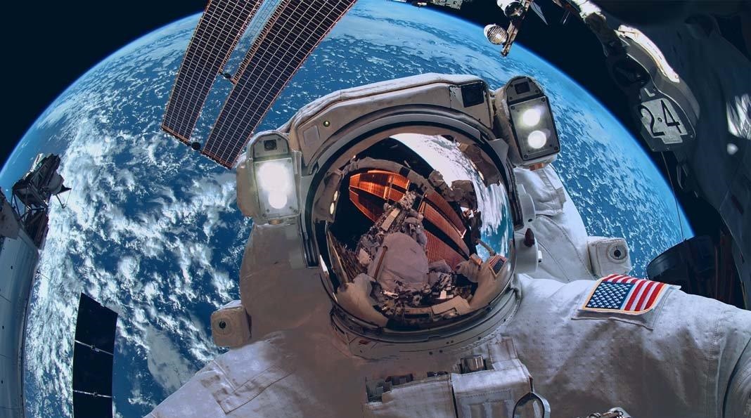 عکس از فضانورد - فضانوردان