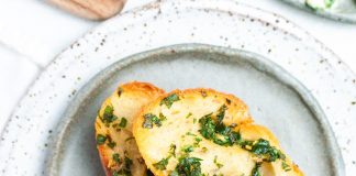 طرز تهیه نان سیر با تست