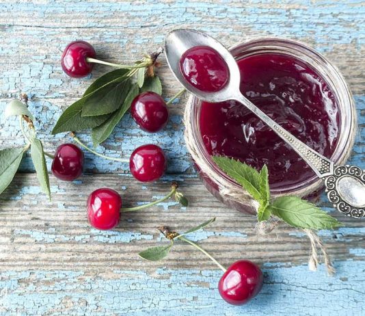 طرز تهیه مربای آلبالو خانگی خوش طعم و رنگ | راز نگهداری و جلوگیری از کپک زدن طرز تهیه مربای آلبالو خانگی