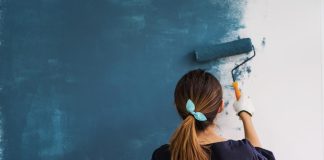 رنگ کردن دیوار