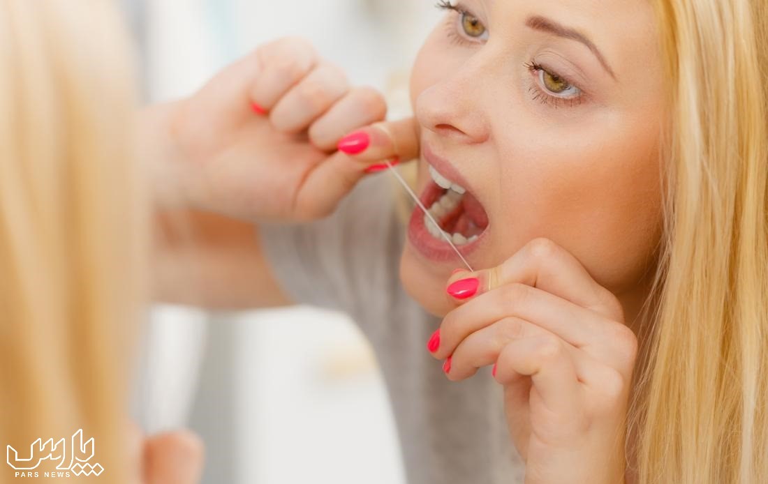 نخ دندان زدن - علت تلخی دهان در طول روز