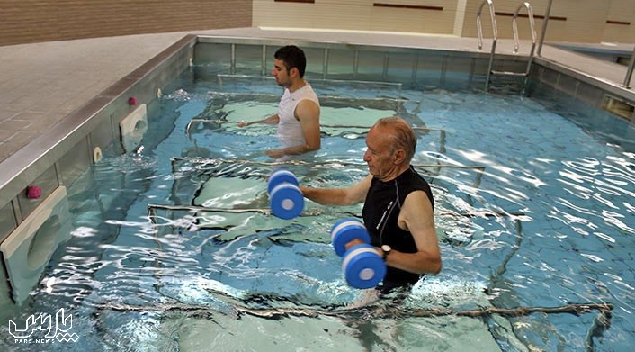 درمان با آب - فواید پیاده روی در آب