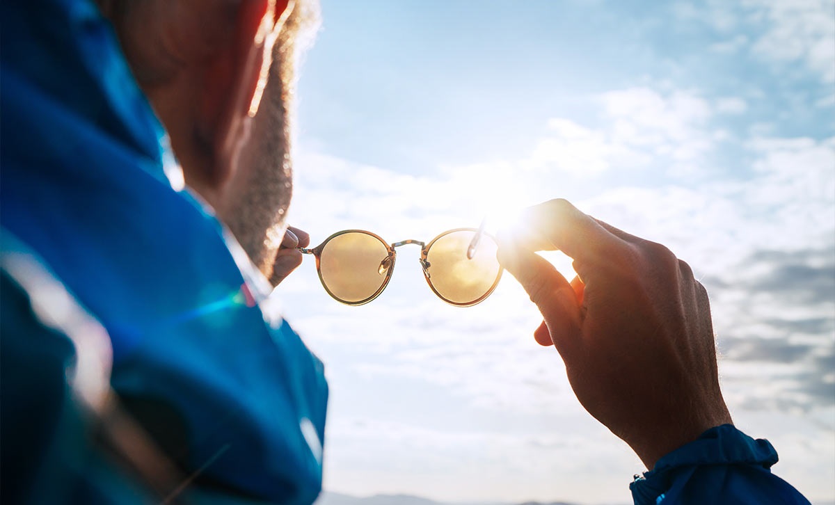 عینک آفتابی پولاریزه - از بین بردن خط و خش عینک