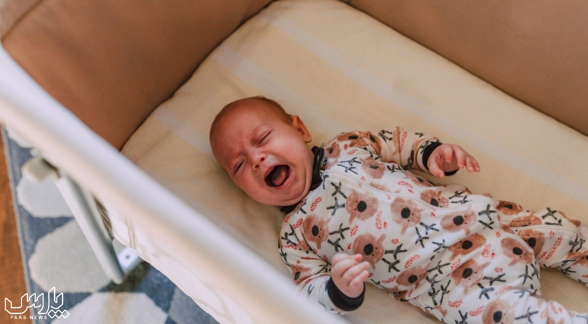 علت گریه نوزاد - خواباندن نوزاد در چند ثانیه