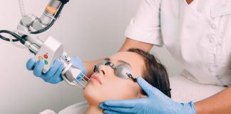 درمان جای جوش با لیزر فرکشنال