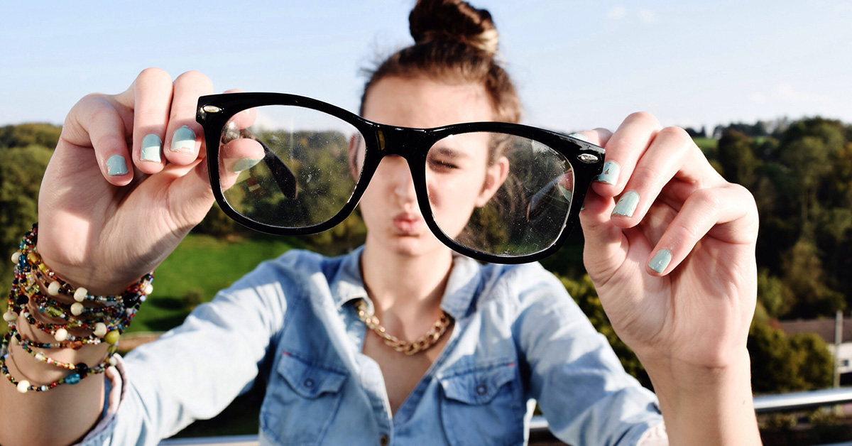 عینک طبی - روش تميز كردن شيشه عينك
