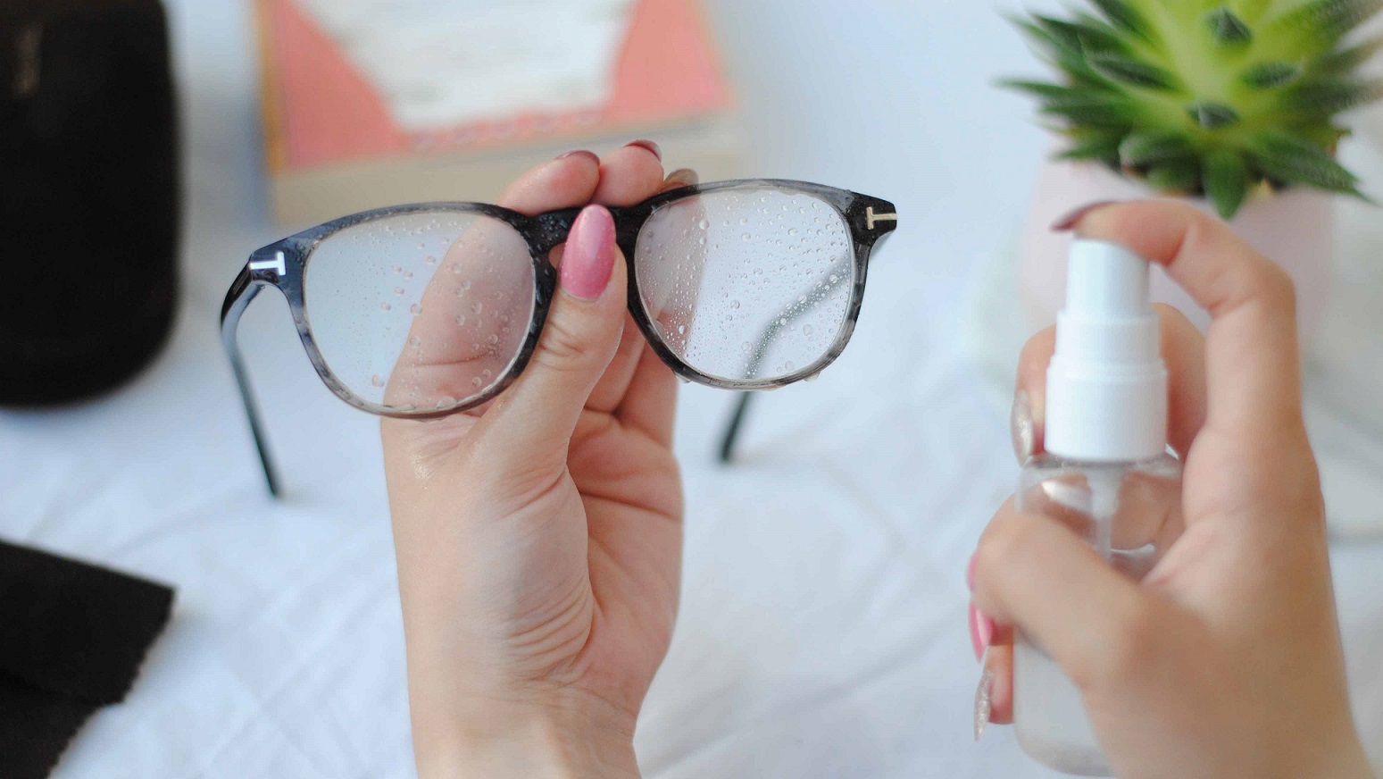 رفع خط و خش عینک - روش تميز كردن شيشه عينك