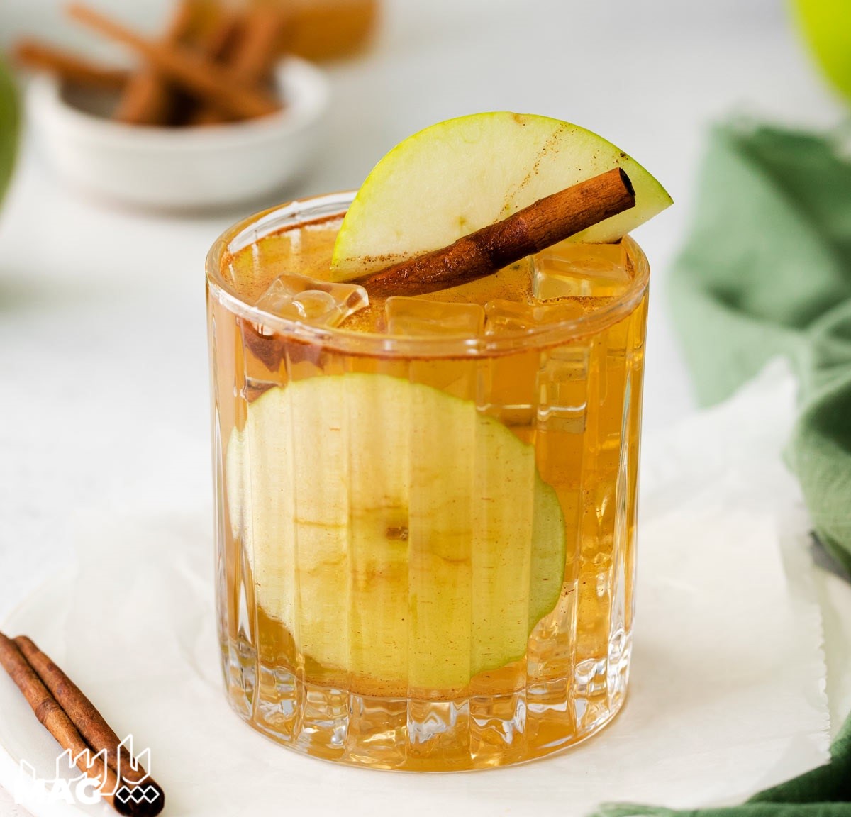 خواص سیب - درمان سنگ کیسه صفرا با آب سیب