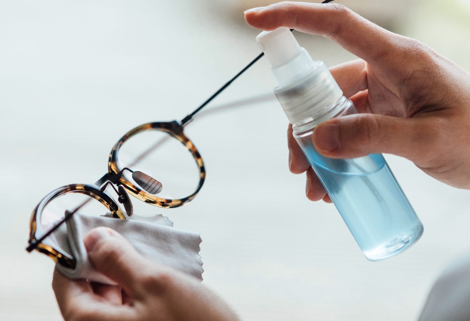 محلول پاک کننده ی عینک -روش تميز كردن شيشه عينك