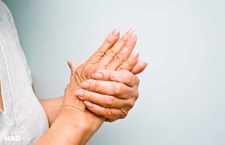 علت تیر کشیدن دست - علت گزگز انگشتان دست