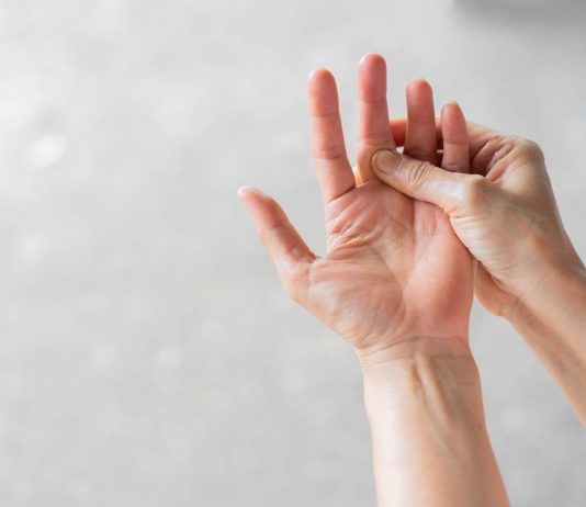 علت گزگز انگشتان دست