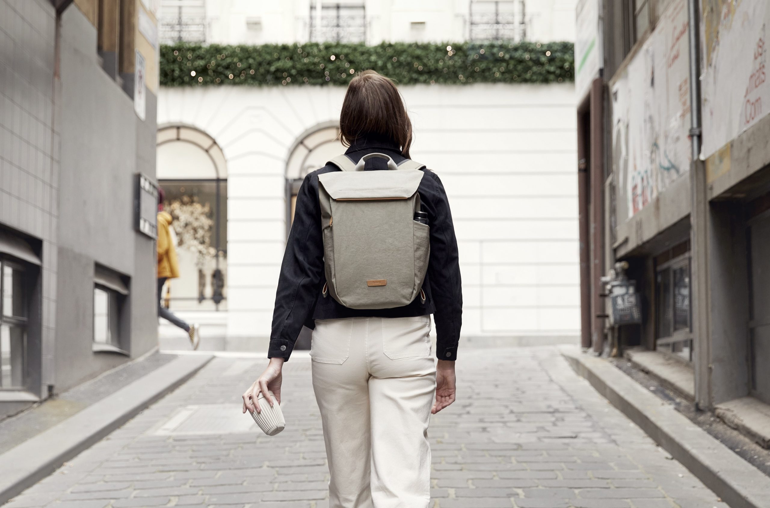 کوله پشتی زنانه - نحوه صحیح حمل کوله پشتی