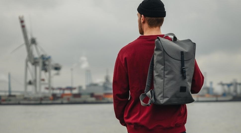 کوله پشتی پسرانه - نحوه صحیح حمل کوله پشتی