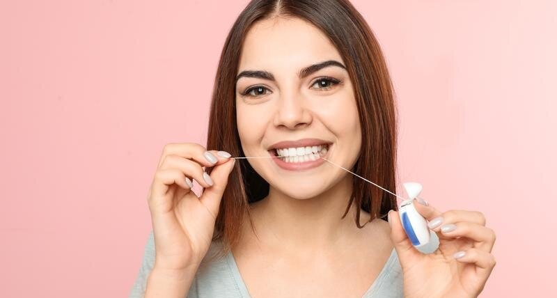 روش صحیح نخ دندان کشیدن - درمان سریع دندان درد در شب