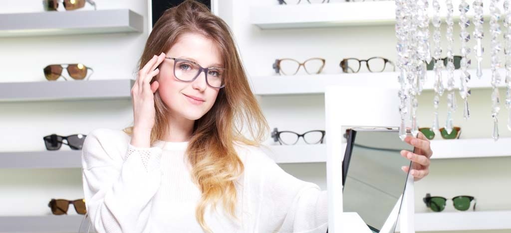 خرید عینک طبی - عادت به عینک جدید