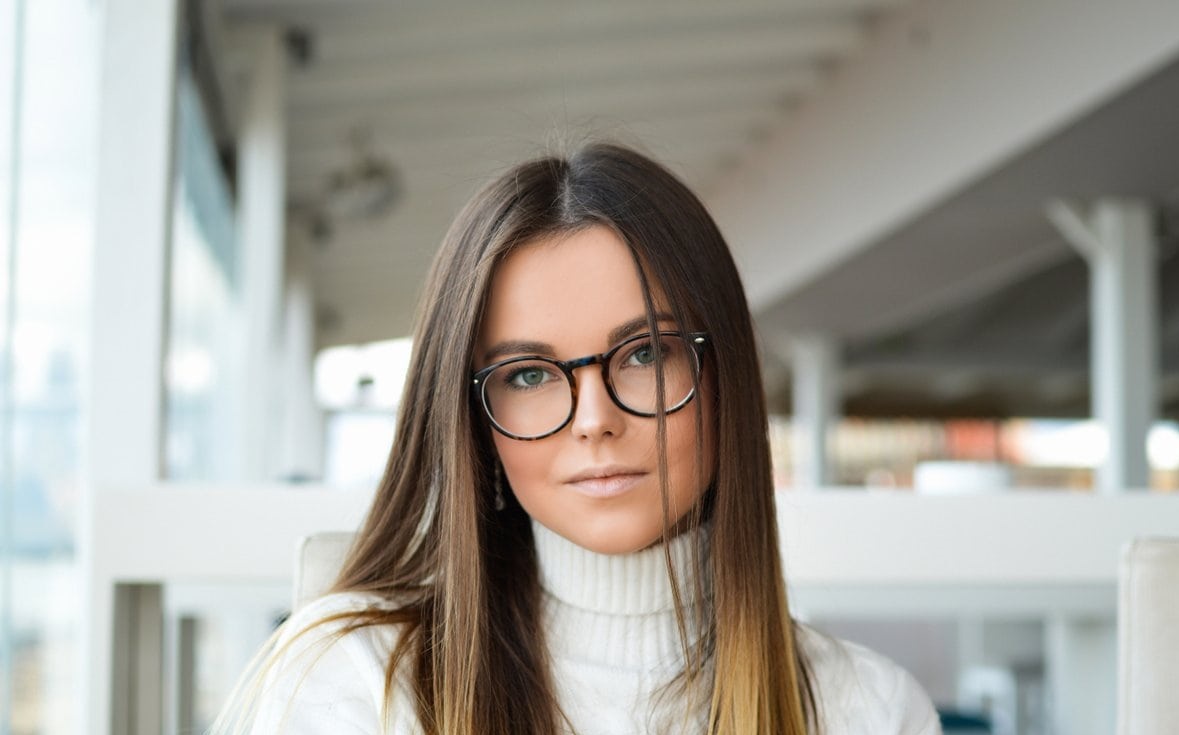عینک طبی دخترانه - استفاده از عینک طبی