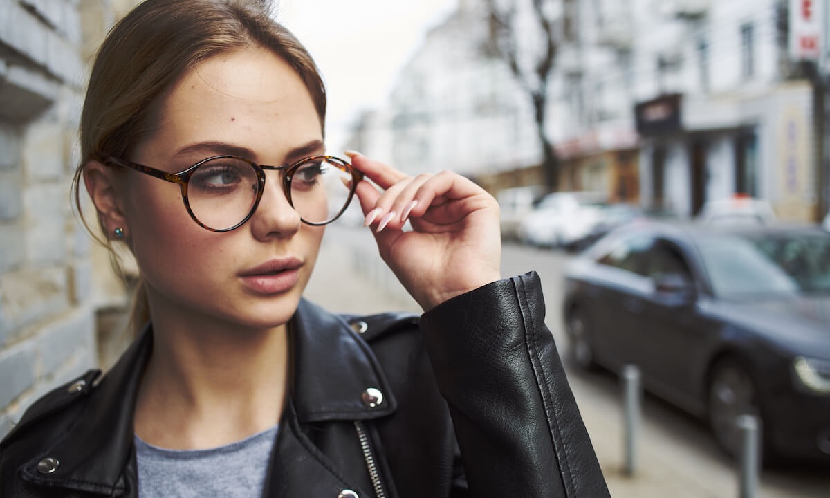عینک طبی فلزی زنانه - تعیین نمره چشم