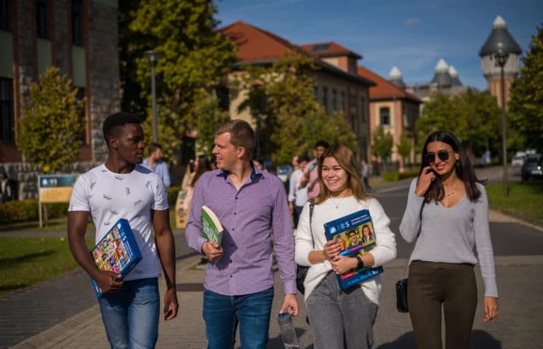 تحصیلات عالی در مجارستان - تحصیل در مجارستان