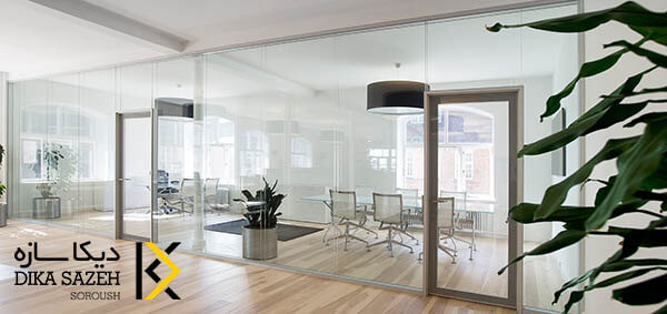 بهینه‌سازی فضا با پارتیشن شیشه‌ای فریم لس