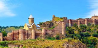 ناریکالا؛ از جذاب‌ترین جاهای دیدنی تفلیس در بهار