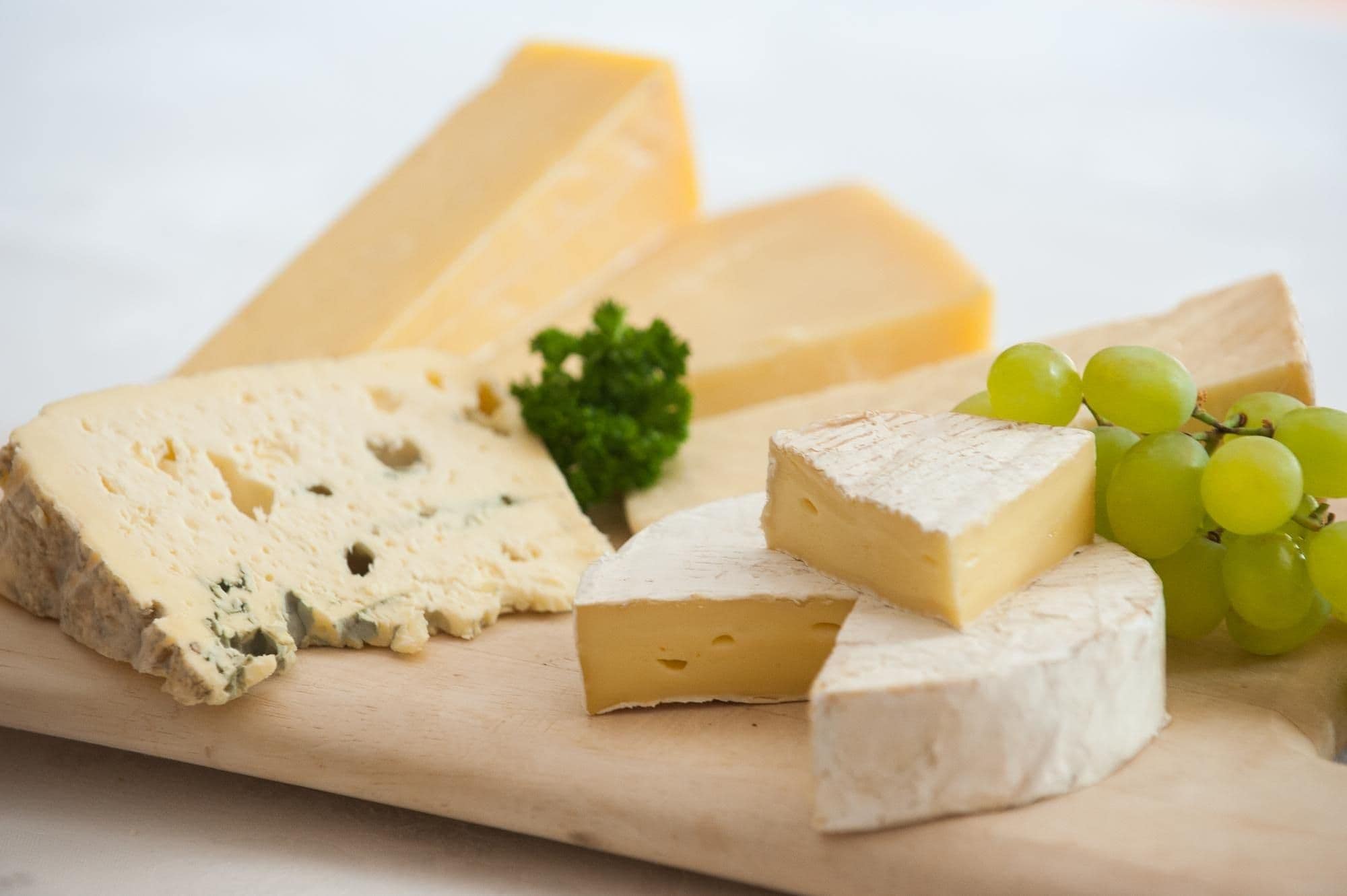 خطر مصرف پنیر - پنیر و انگور