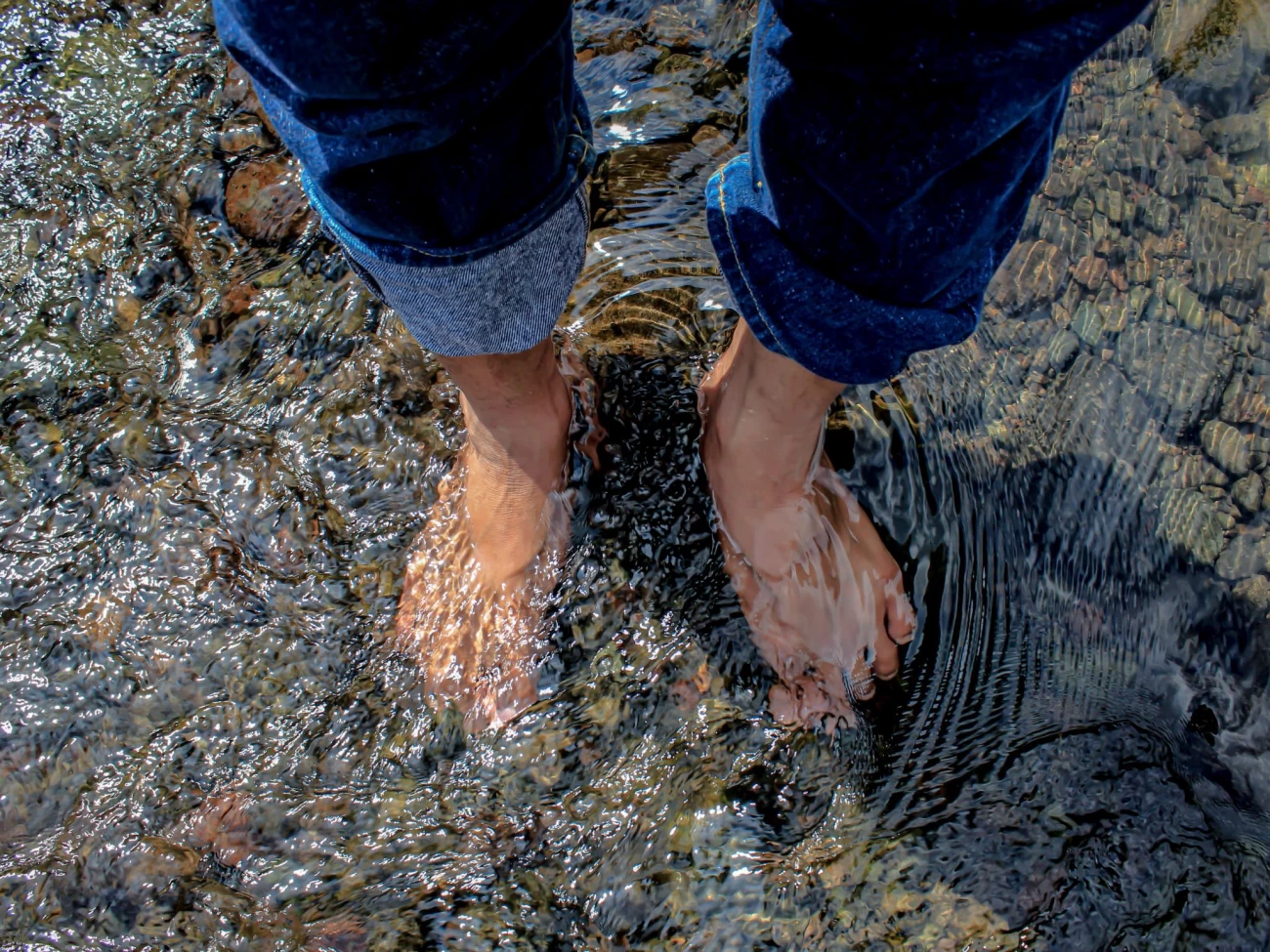 گذاشتن پا در آب گرم - پا در آب