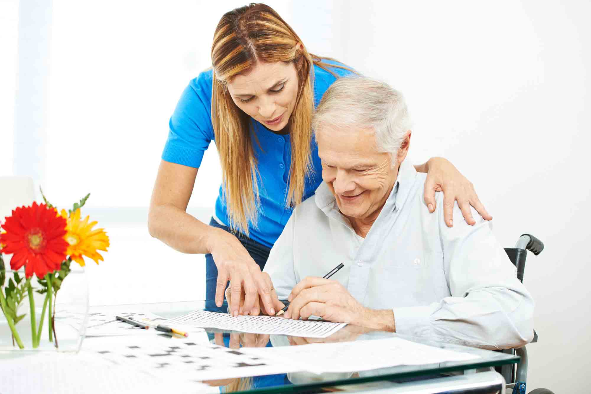 سالمند آلزایمری - پیرمرد و پرستار