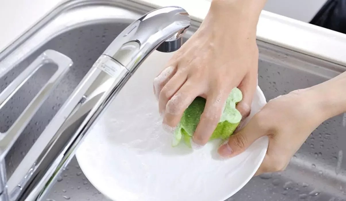 شستن ظروف - شستن ظرف با اسکاچ