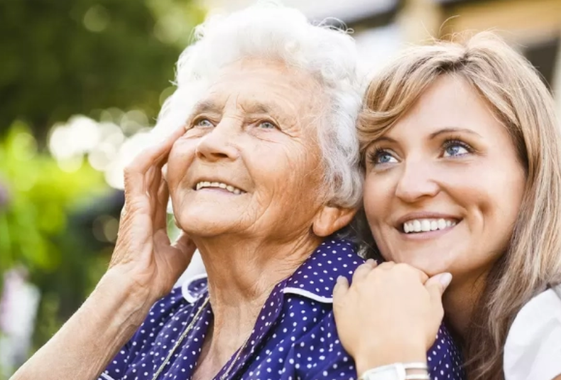 پرستار سالمند شبانه روزی در منزل