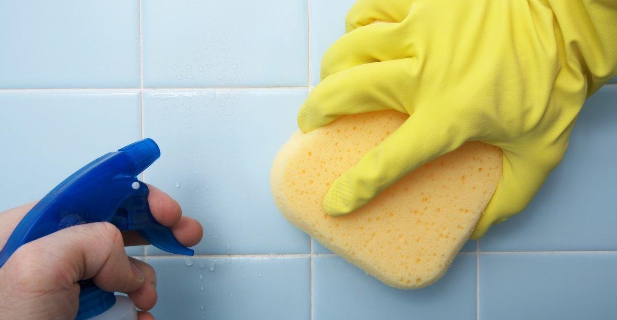 تمیز کردن دیوار حمام - تمیز کردن درز کاشی