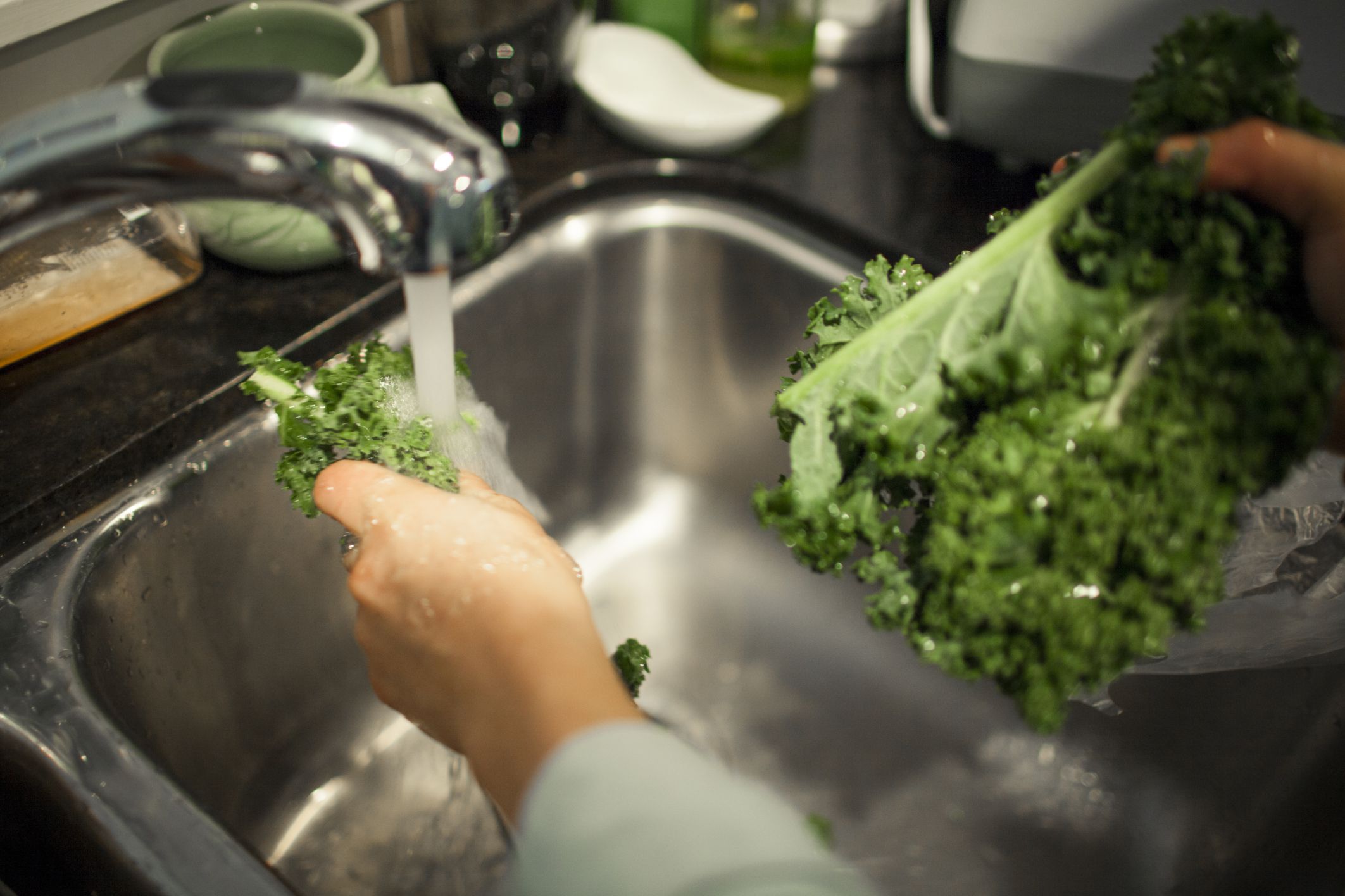 شستن سبزیجات - شستن کاهو