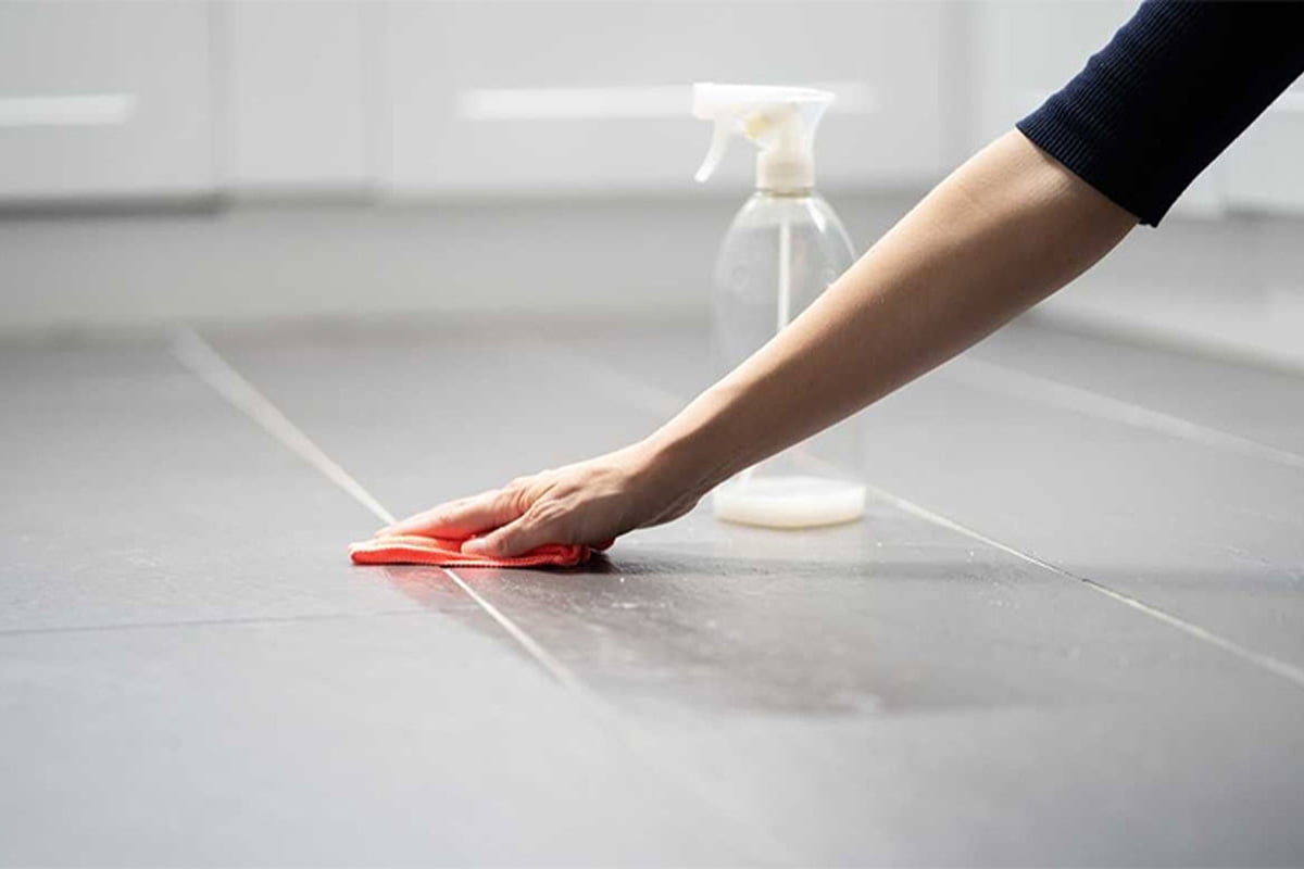 تمیز کردن کف خانه - اسپری و اسکاچ