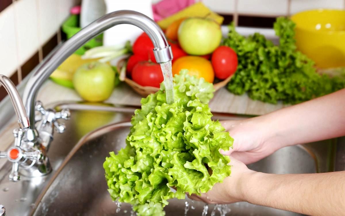 شستن سبزیجات - شستن کاهو