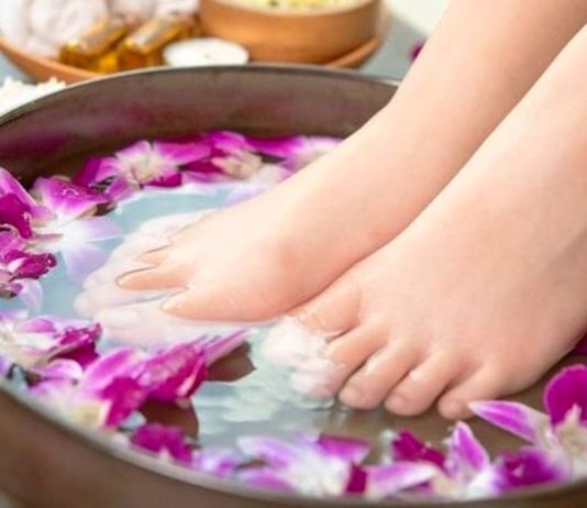 گذاشتن پا در آب گرم