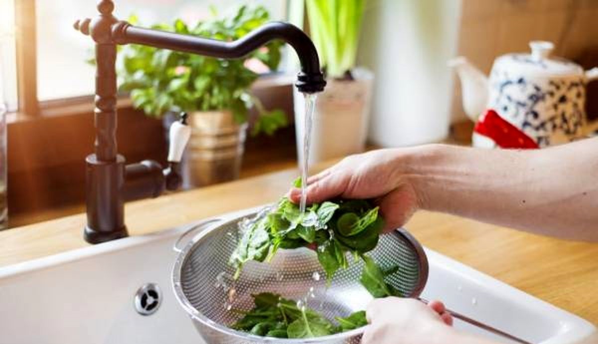 شستن سبزی - ضدعفونی کردن سبزی