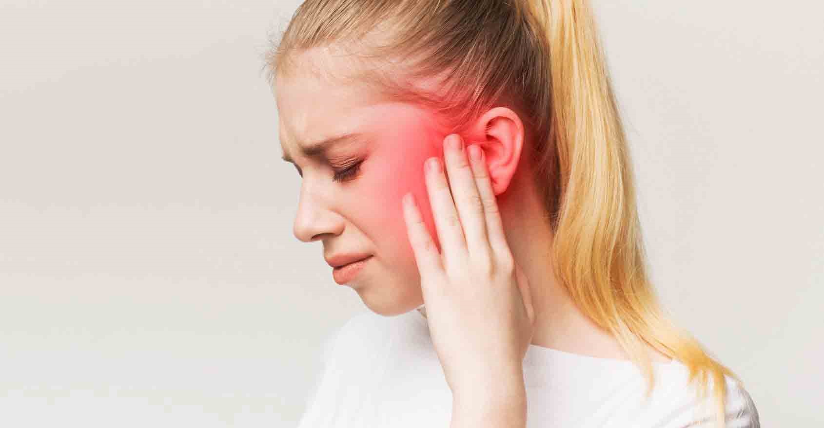 علت چرک کردن گوش - درمان گوش درد در خانه