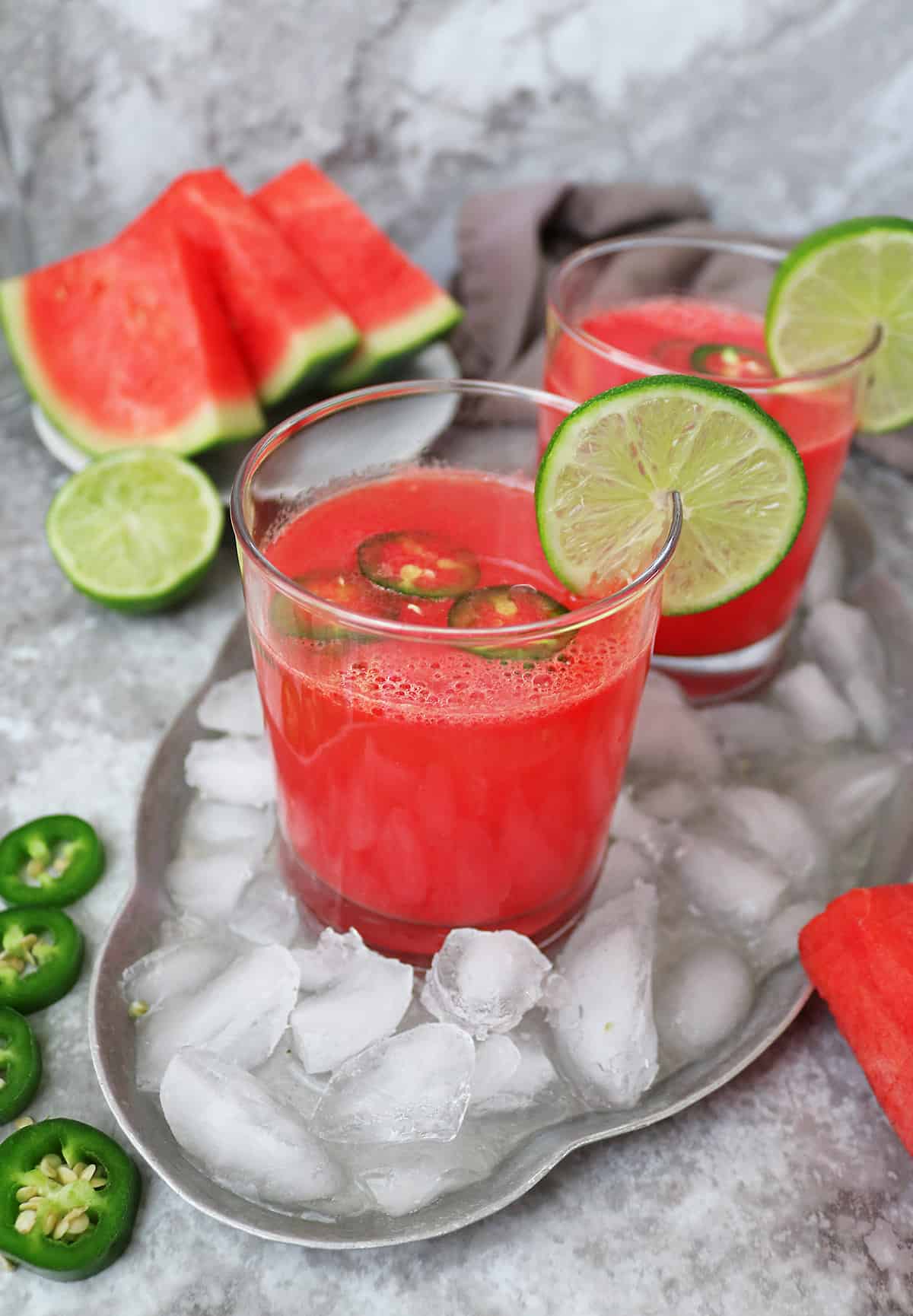 لیموناد هندوانه - لیوان آب هندوانه در یخ