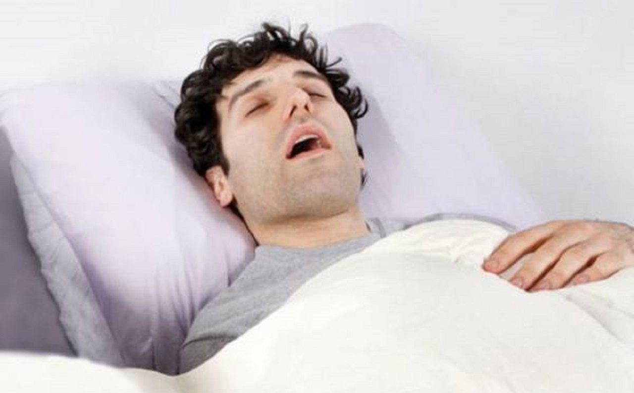 درمان خروپف - مرد خواب