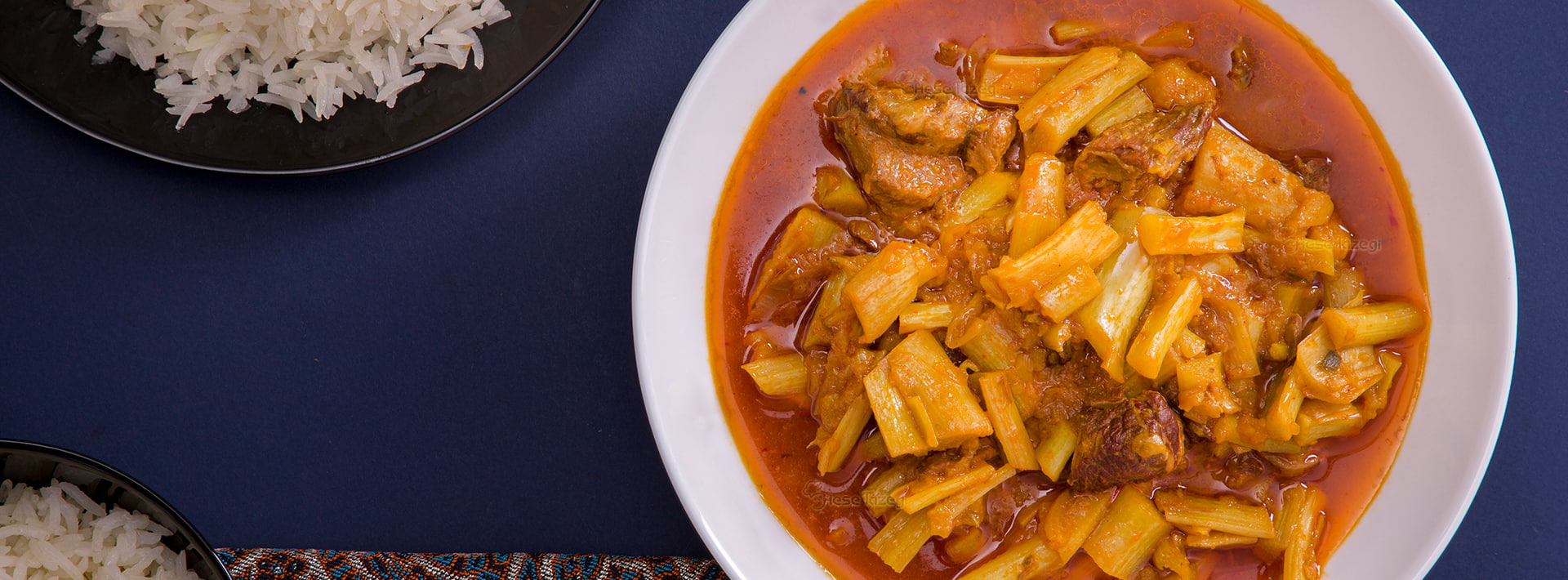  خورشت کنگر - خورشت در ظرف سفید