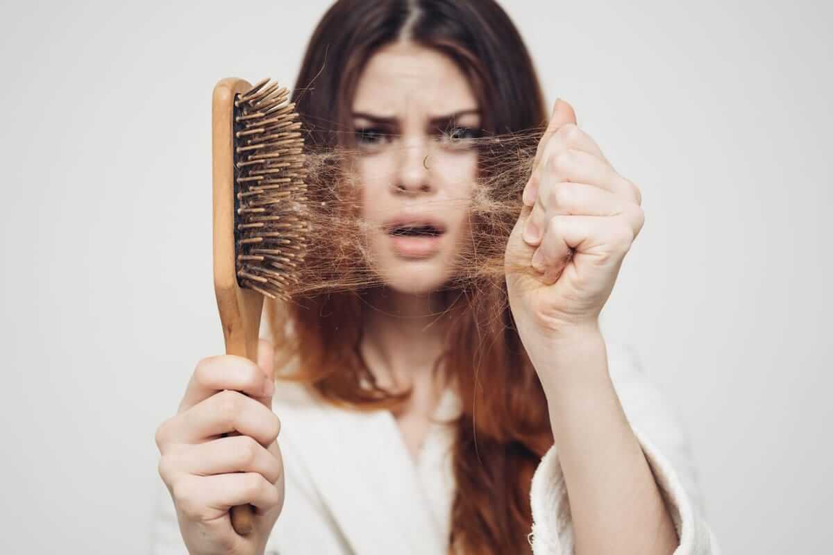 ریزش مو بعد از زایمان - زن و برس