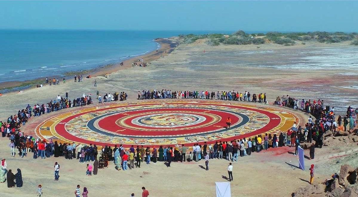 فرش خاکی هرمز - جاهای دیدنی جزیره هرمز