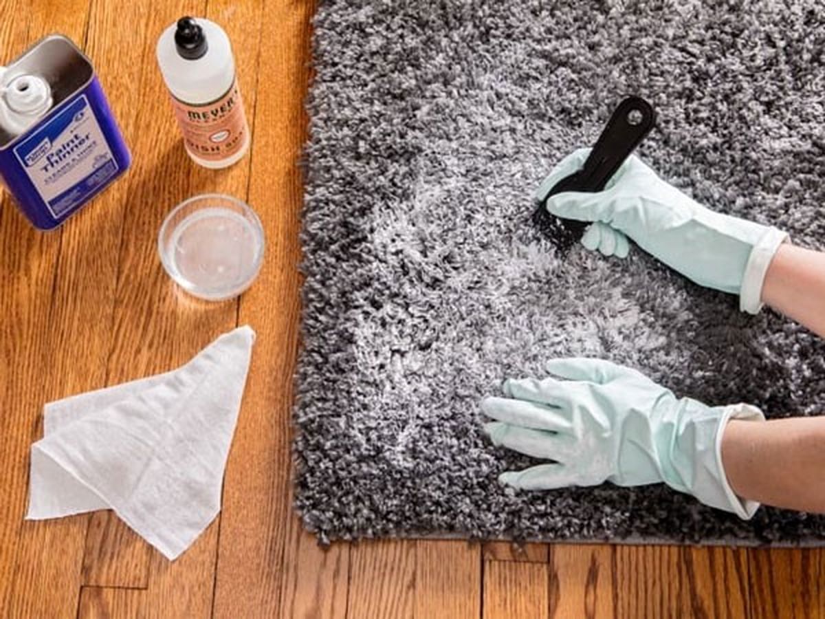پاک کردن چسب قطره ای - فرش