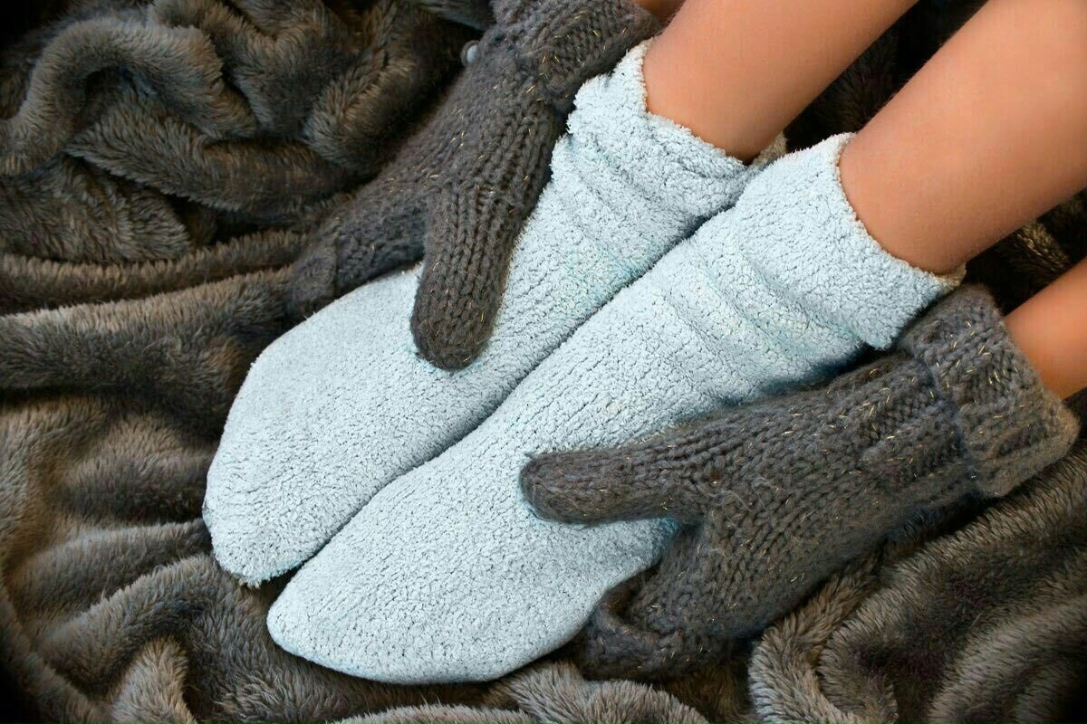 جوراب برای گرم کردن پا - علت سردی دست و پا